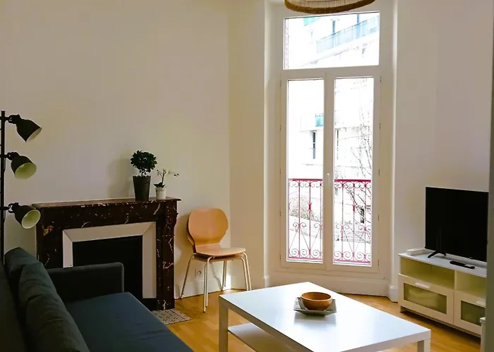 102 - Rénové Avec Grand Salon Et 1 - Tram Et Clinique Mutualiste à 1 Min Grenoble